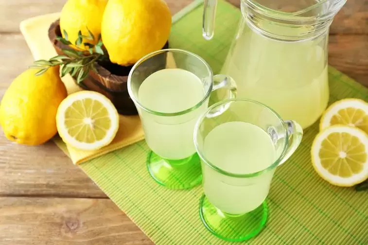 вода со лимон за пиење диета