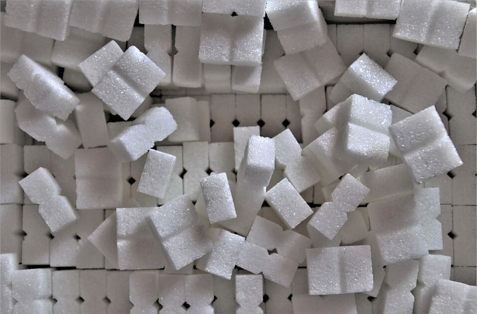 шеќерот придонесува за зголемување на телесната тежина
