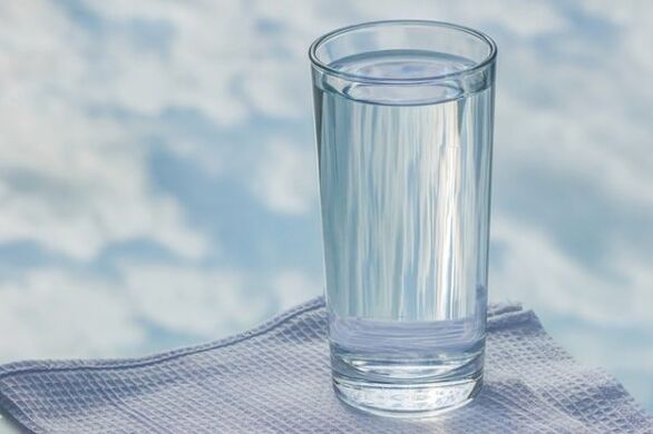 чаша вода за мрзлива диета
