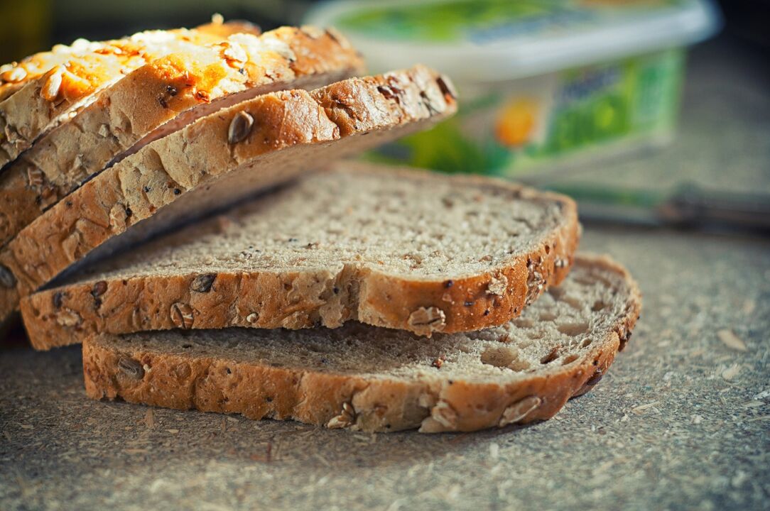 Диетата за крвна група 4 ви овозможува да вклучите леб од цели зрна во вашата исхрана. 